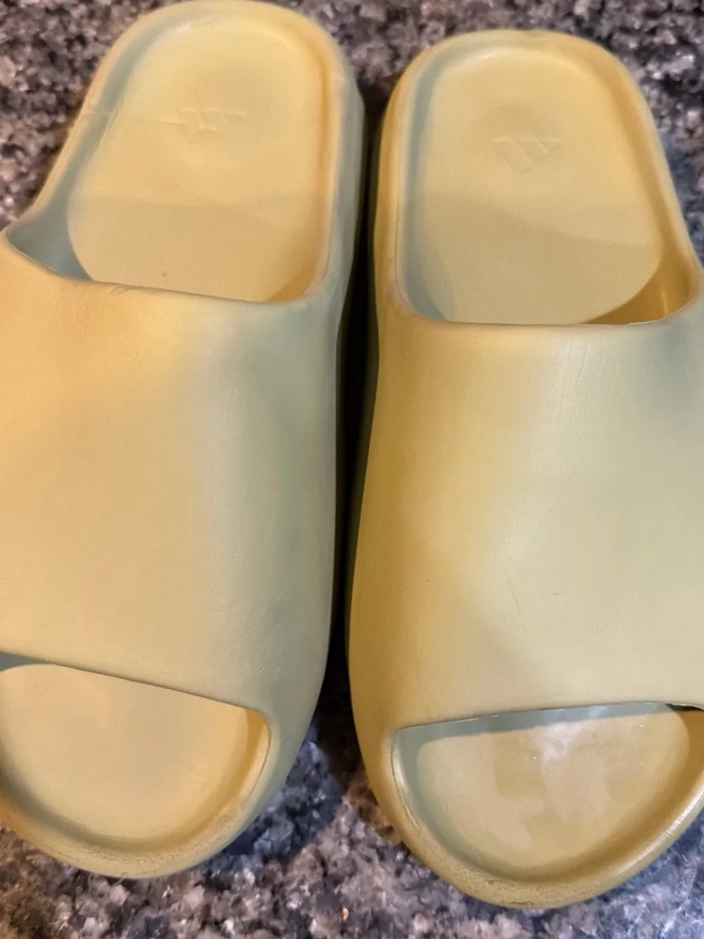 Yeezy slides unisex sz 8
